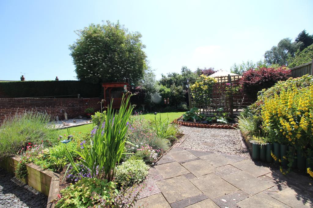 4 Bedroom Detached For Sale in Meadow Way, Stone, Staffordshire, ST15