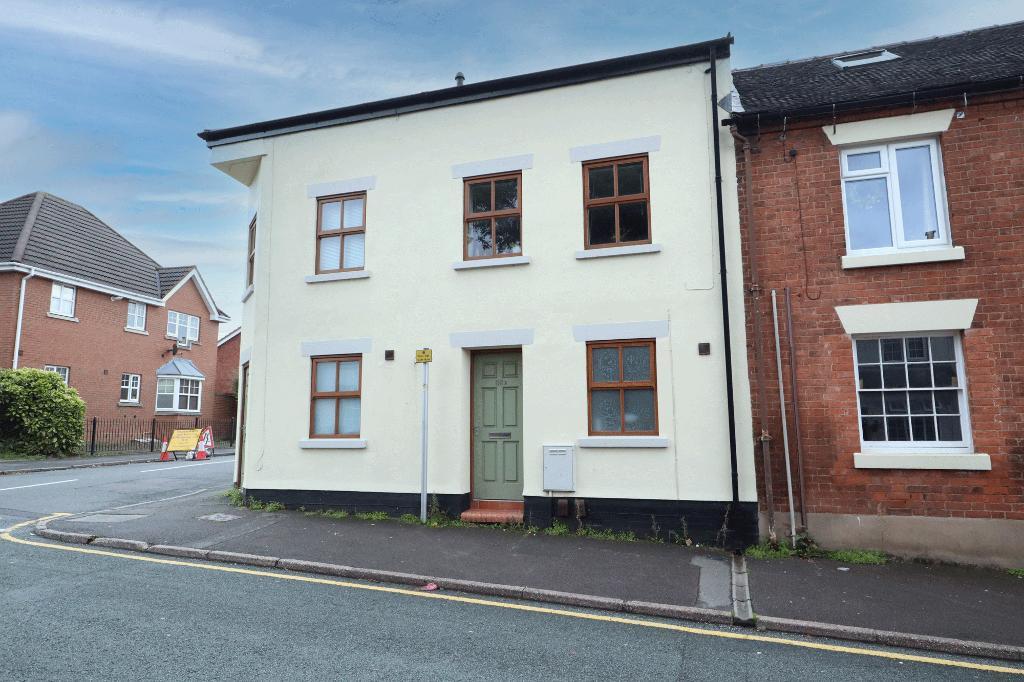 2 Bedroom Apartment For Sale in Oulton Road, Stone, Staffordshire, st15