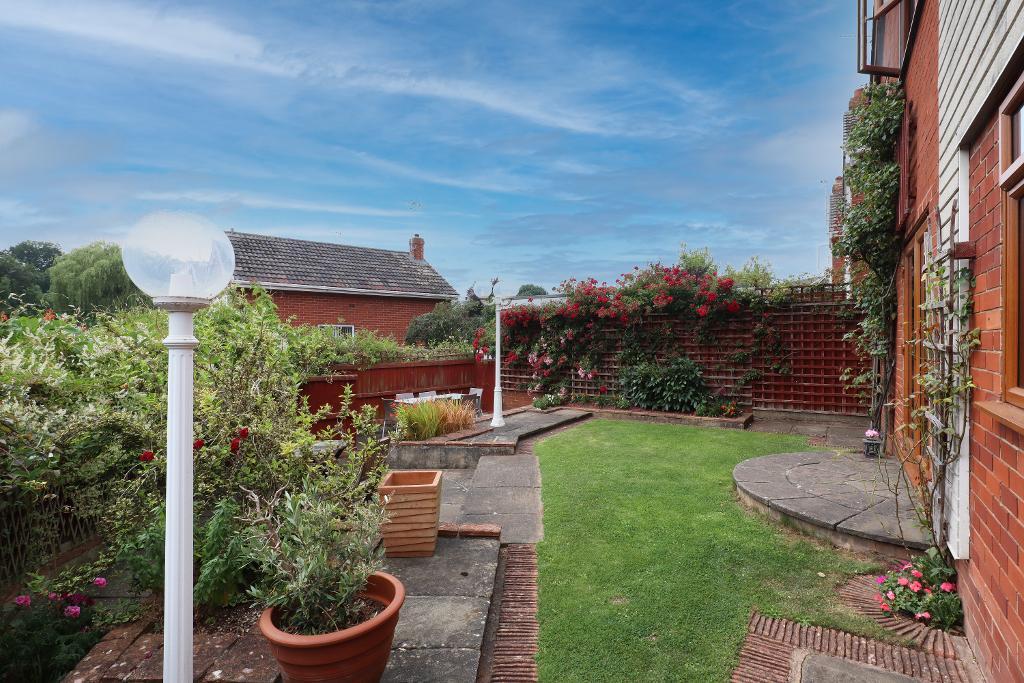 4 Bedroom Detached For Sale in Coombe Park Road, Stone, Staffs, ST15