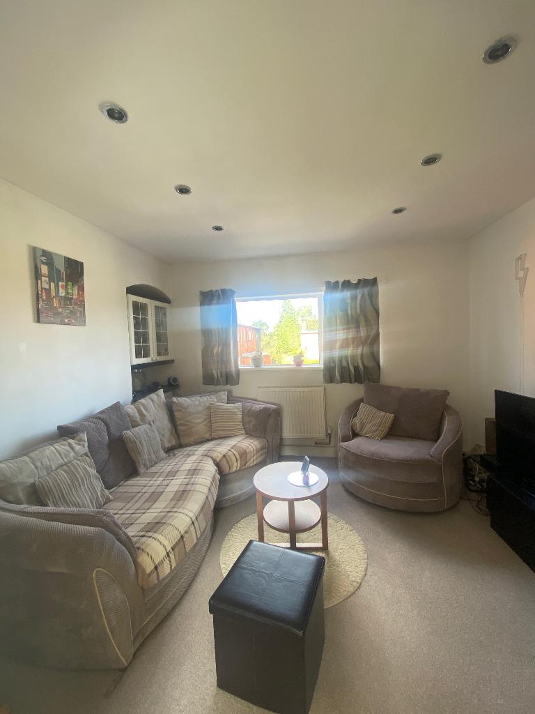 1 Bedroom Apartment To Let in Green Close, Walton, Stone, Staffordshire