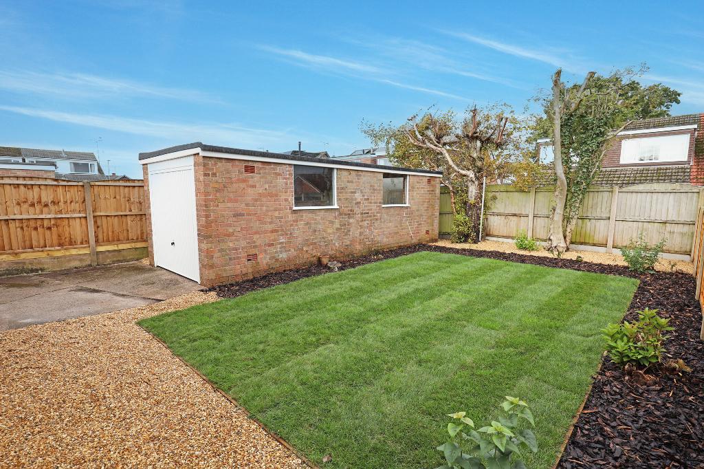 2 Bedroom Detached Bungalow For Sale in Fraser Close, Stone